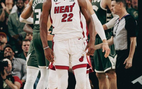 星空体育-字母哥在巴塞罗那比赛中连败，突破纪录引发热议！的简单介绍