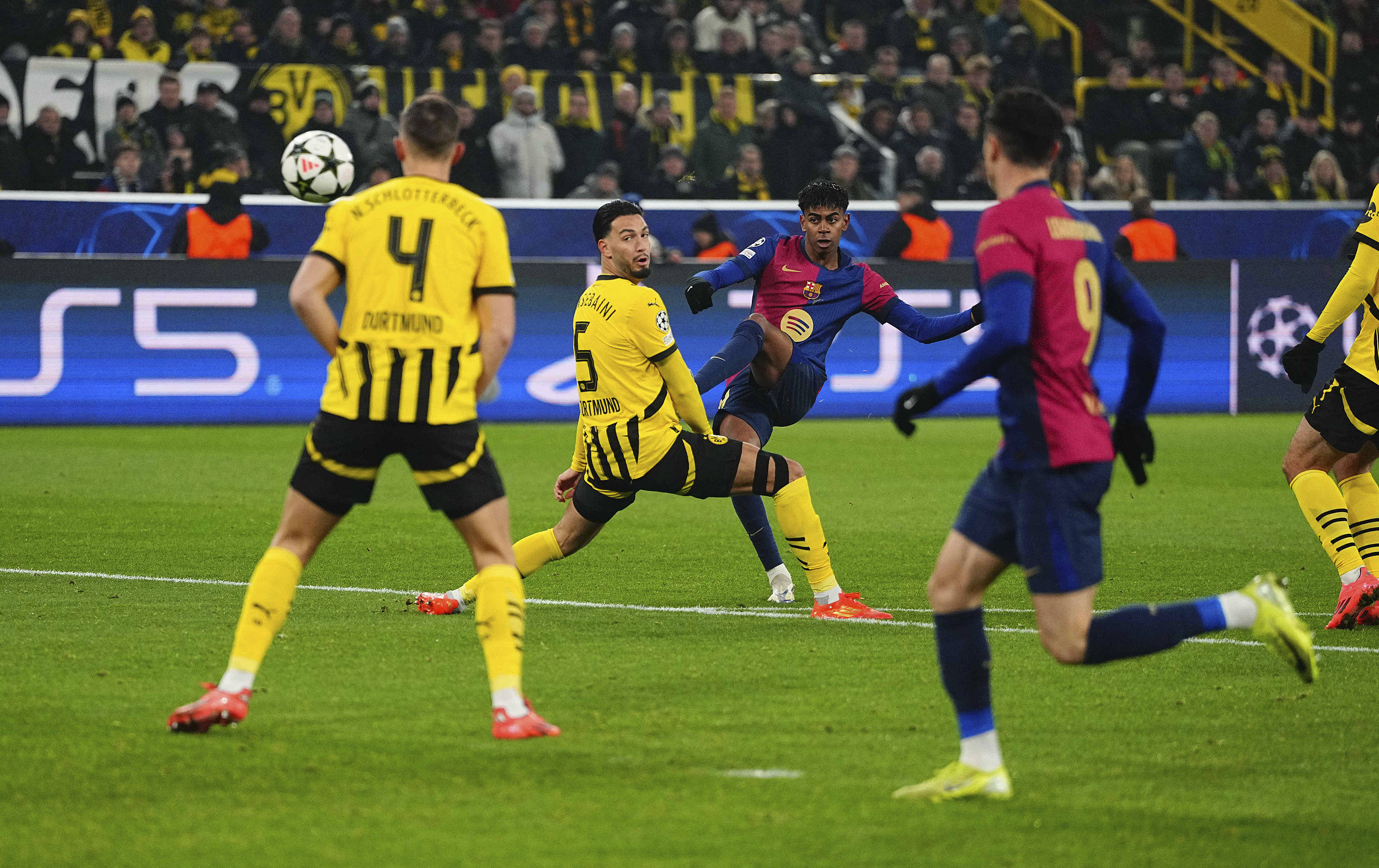 关于勇士不断突破！，莱万多夫斯基连续二十场比赛得分超过最后时刻胜出观众掌声雷动的信息