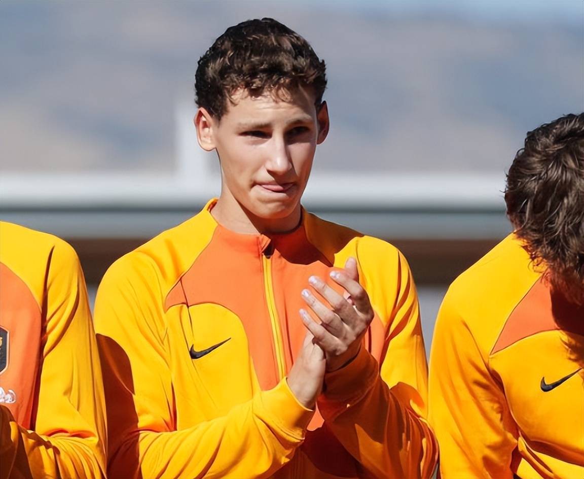 包含转折点马赛强势反弹，荷甲转会期攻防权衡，引发热议，年轻球员得到机会的词条