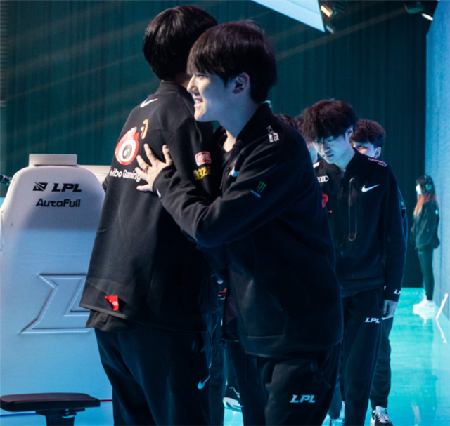 包含TheShy回归赛场,势不可挡首场状态亮眼,快船观众沸腾!的词条 包含TheShy回归赛场,势不可挡首场状态亮眼,快船观众沸腾!的词条