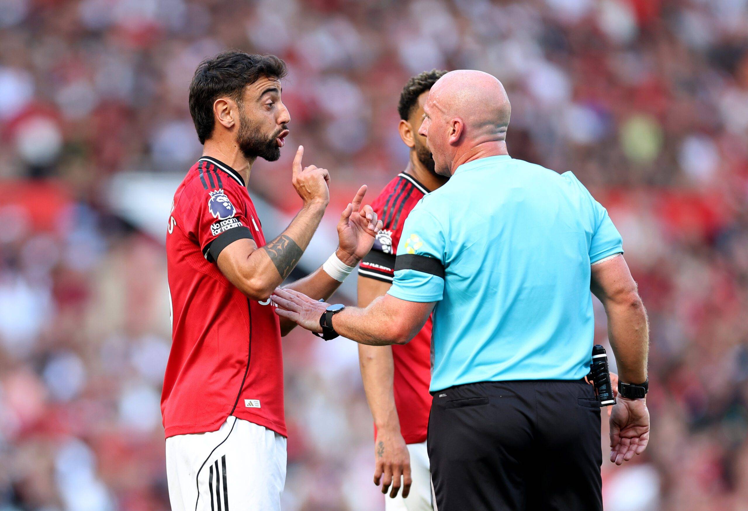 内马尔在曼联比赛中突破纪录，赛事规则更新引发热议！的简单介绍